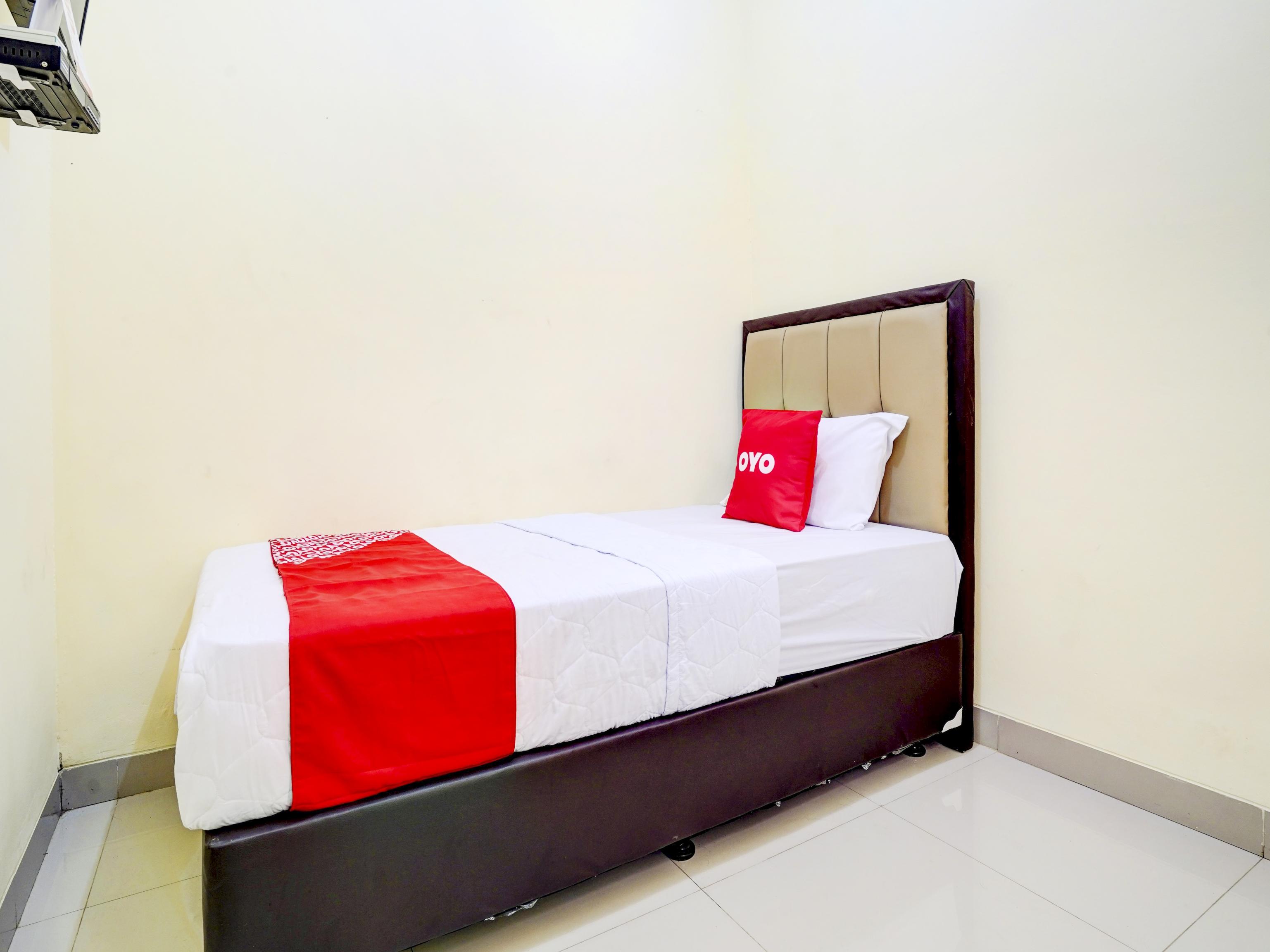 Oyo 90052 Star House Cirebon Exterior foto
