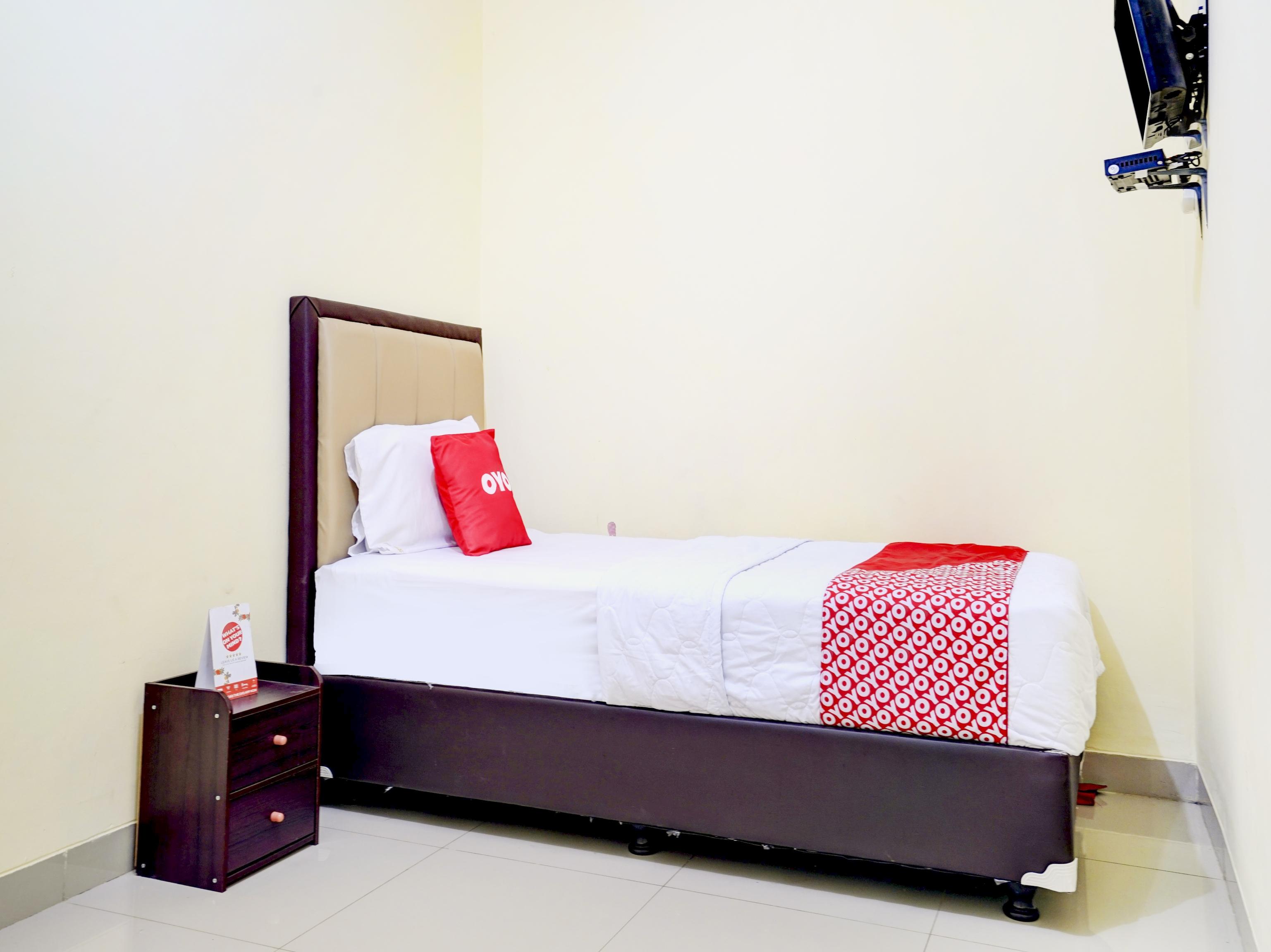 Oyo 90052 Star House Cirebon Exterior foto