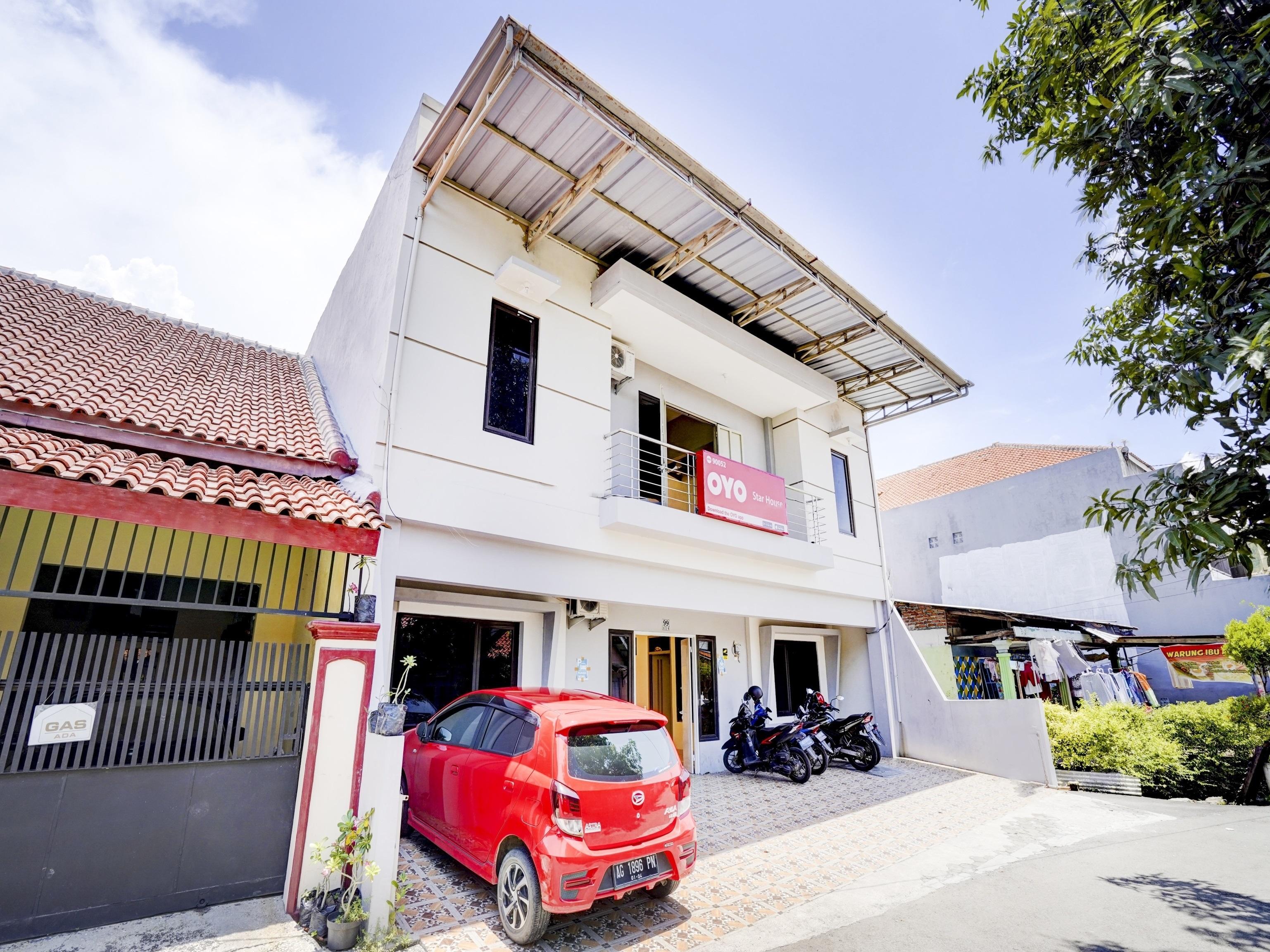 Oyo 90052 Star House Cirebon Exterior foto
